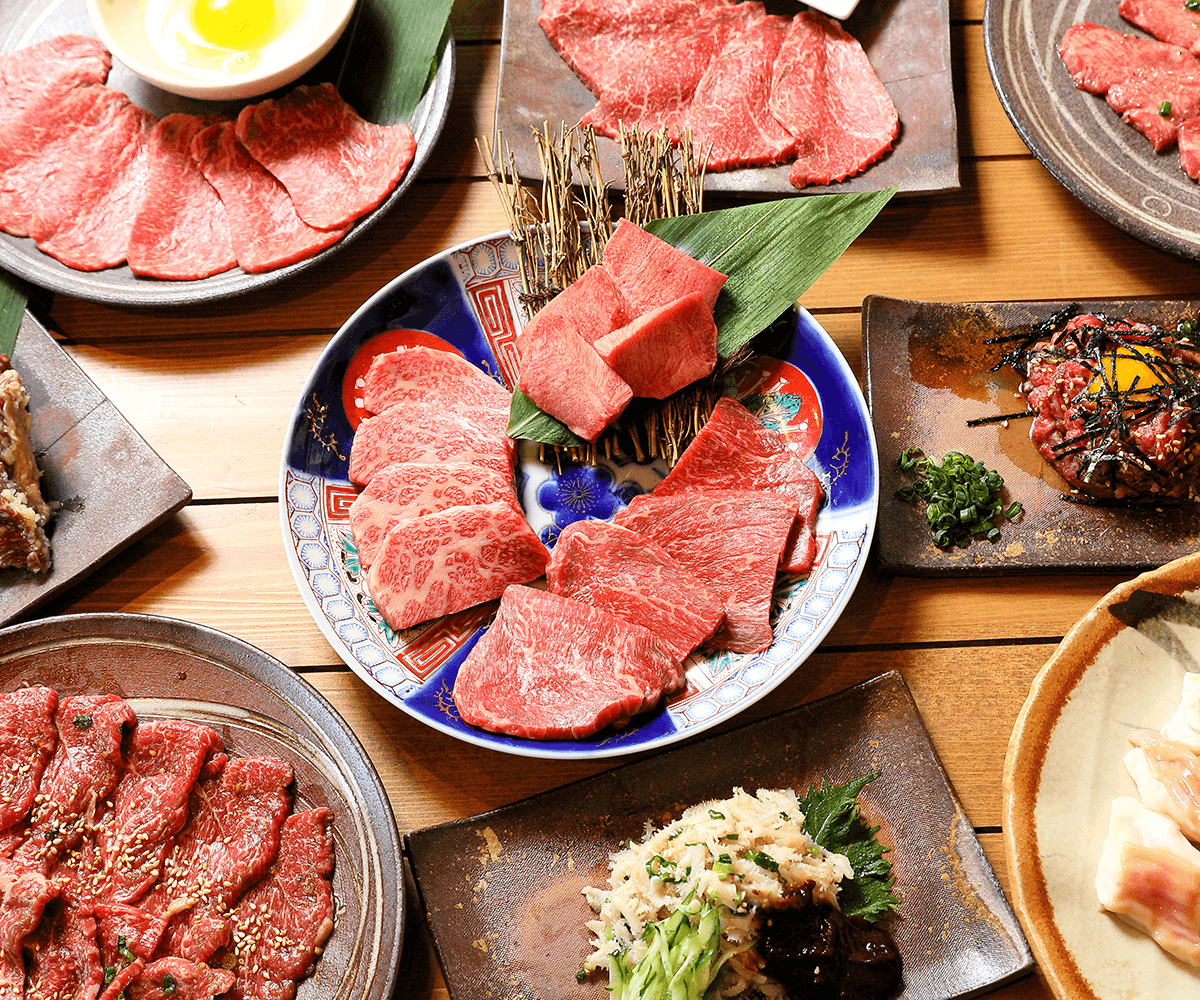 「県産黒毛和牛 × 炭火焼肉 」特別な日も、何気ない日も。つがる市唯一の炭火焼肉店で、家族と、仲間と、特別なひとときを。